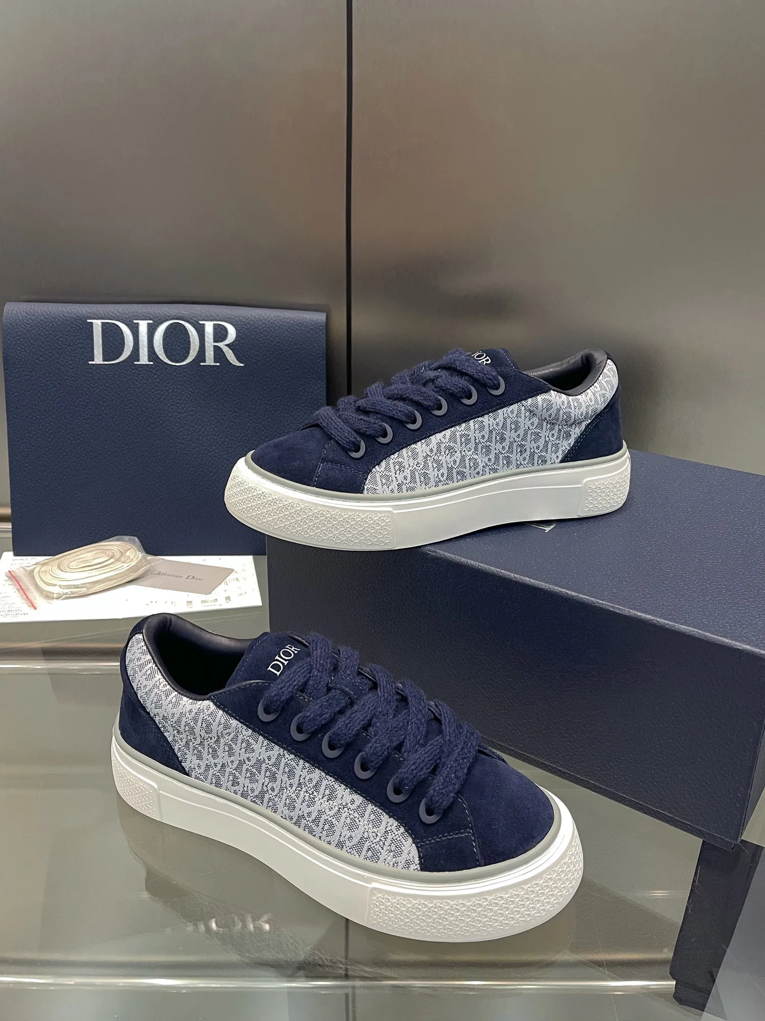 👟👟Ex-factory price 600👟👟 Dior 2023 autumn and winter haute couture series new CD jelly color couple flat casual shoes Dior Size: Female size 35-42 (41.42 customized, non-refundable) / Male size 38-46 (38.46 customized, non-refundable)